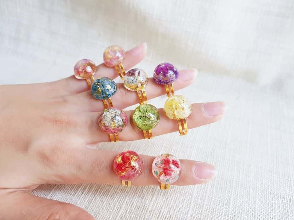เครื่องประดับดอกไม้แห้งด้วย UV Resin ที่ Lailalin Soap I กรุงเทพฯ4