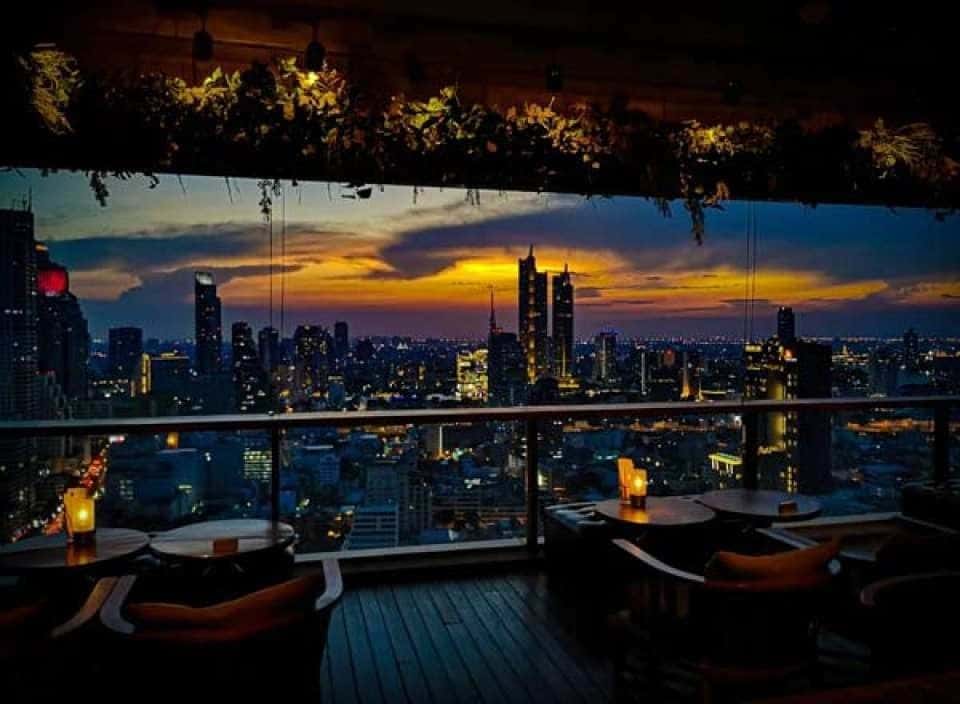 ห้องอาหารและรูฟท็อปไวน์บาร์ สการ์เล็ต (Scarlett) ที่โรงแรมพูลแมน กรุงเทพฯ จี1