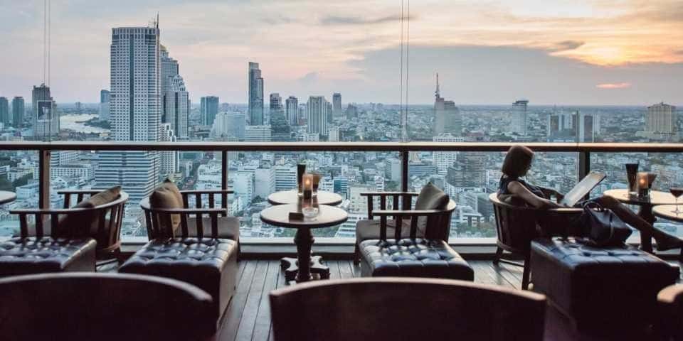 ห้องอาหารและรูฟท็อปไวน์บาร์ สการ์เล็ต (Scarlett) ที่โรงแรมพูลแมน กรุงเทพฯ จี2