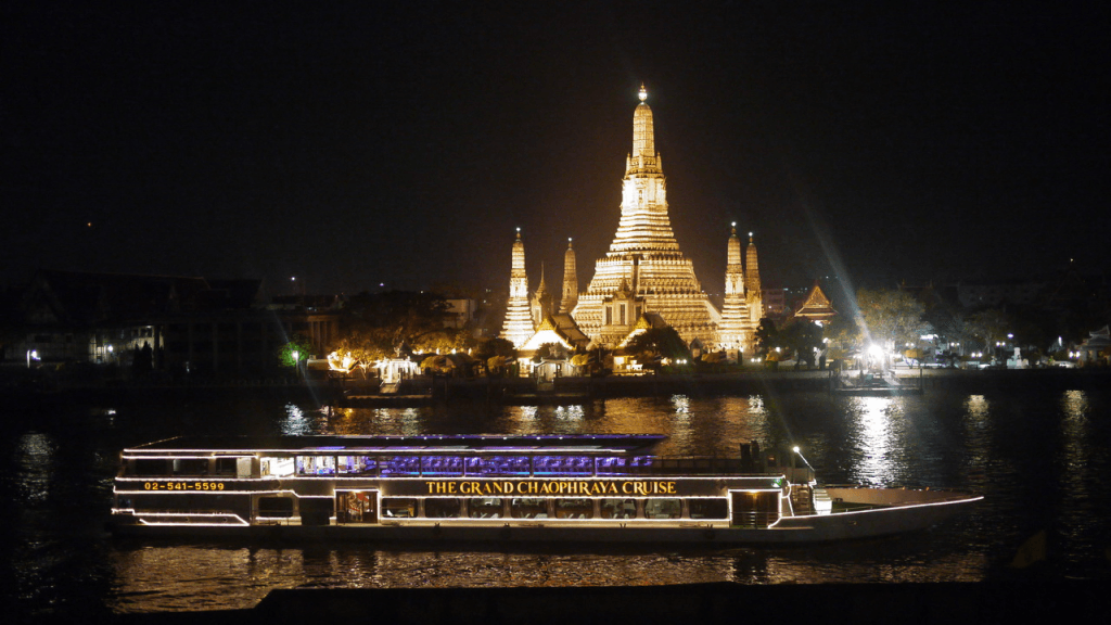 ล่องเรือดินเนอร์เจ้าพระยาครุยส์ กรุงเทพฯ