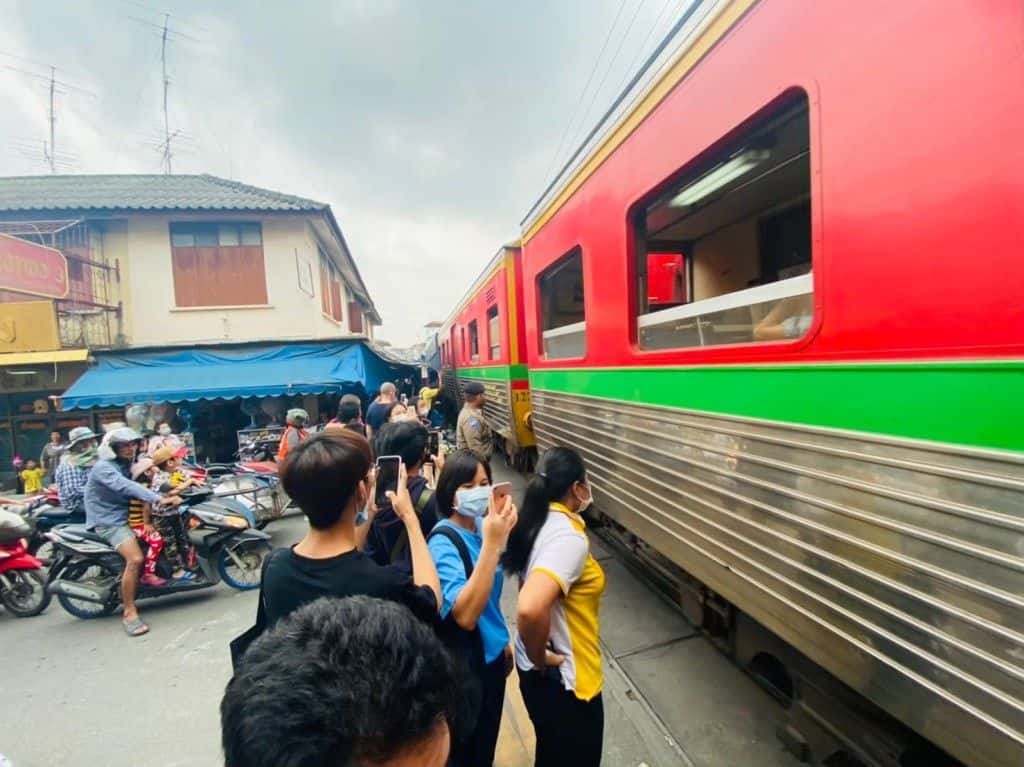 เที่ยวตลาดรถไฟร่มหุบ สัมผัสวิถีชีวิตชุมชนคลองโคน ชมธรรมชาติป่าชายเลน สมุทรสงคราม มัคคุเทศก์และรถรับ-ส่งจากกรุงเทพฯ ทริปเที่ยว และเดย์ทริป4