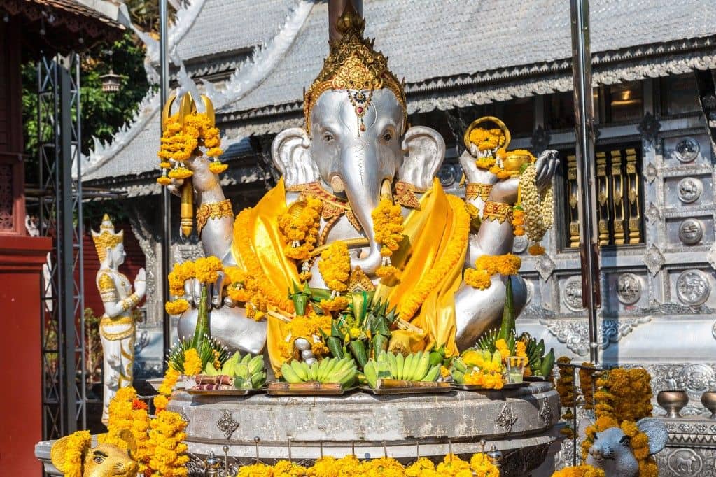 Chiang Mai Holy Temples: Famous Buddha Blessing Tour (Transfer) Trips and Day Trips