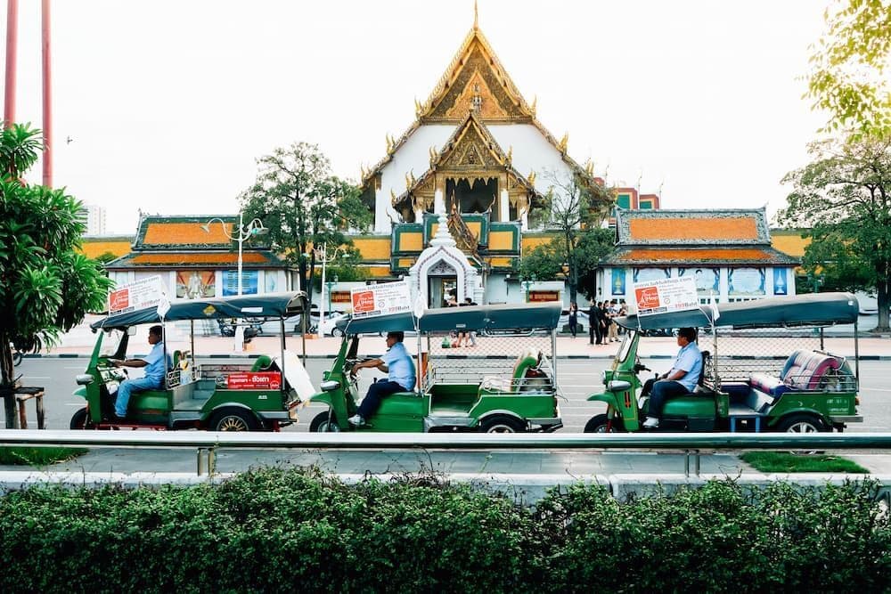 นั่งรถตุ๊ก ๆ ชมรอบเกาะรัตนโกสินทร์ 1 วัน (ไม่จำกัดรอบ) ทริปเที่ยว และเดย์ทริป