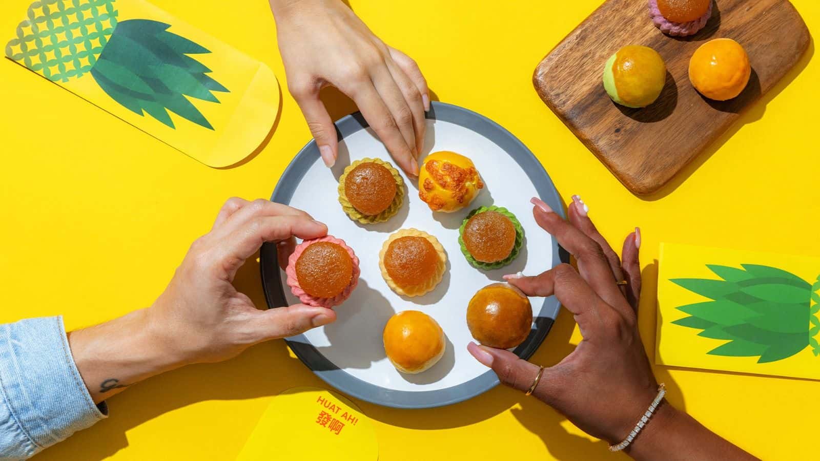 KELE Singapore Pineapple Tarts Singapore Souvenir Box (Jewel Chinatown/VivoCity Pick up) - Optional Flavour Available | Singapore1