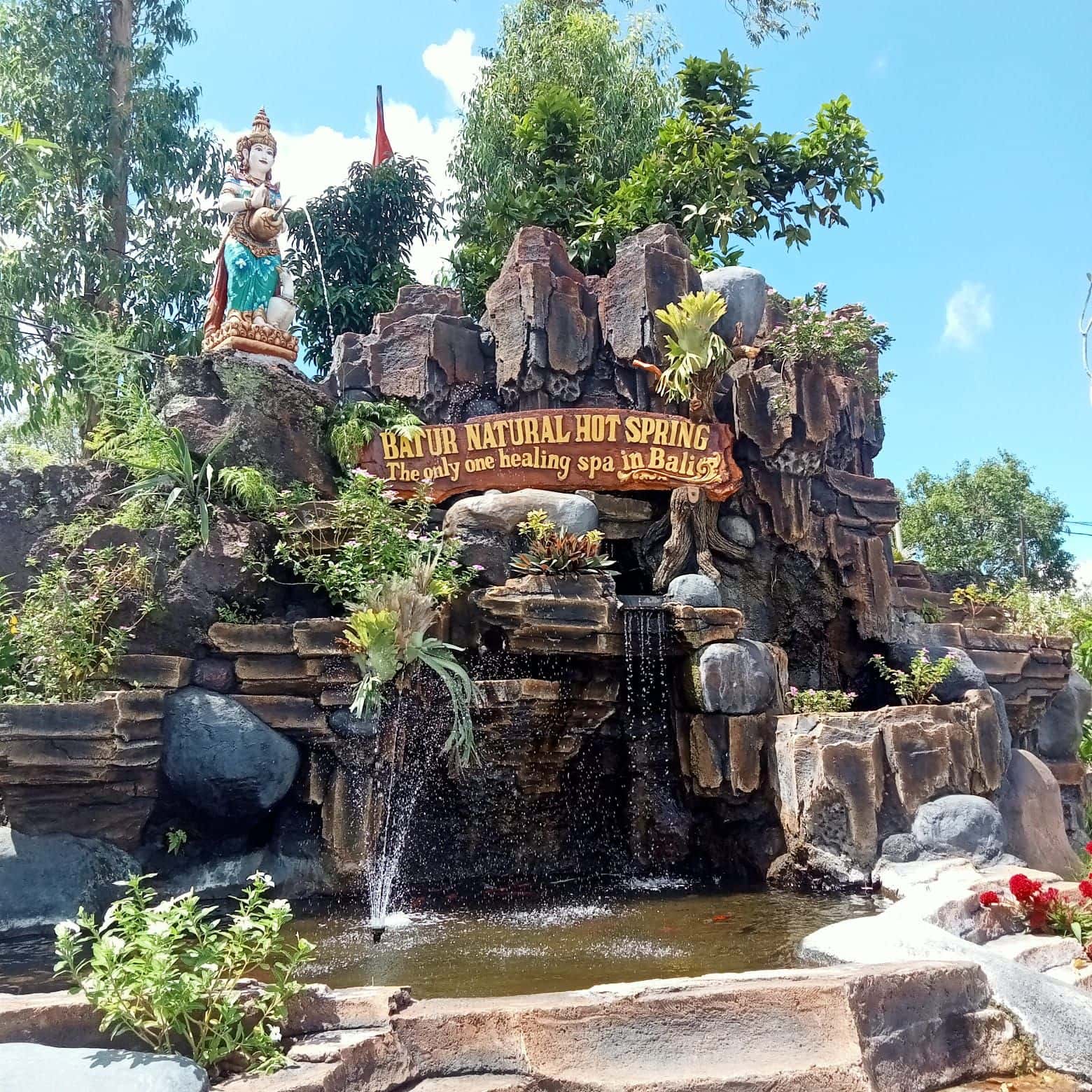 แช่น้ำพุร้อนธรรมชาติบาตูร์ ในบาหลี3