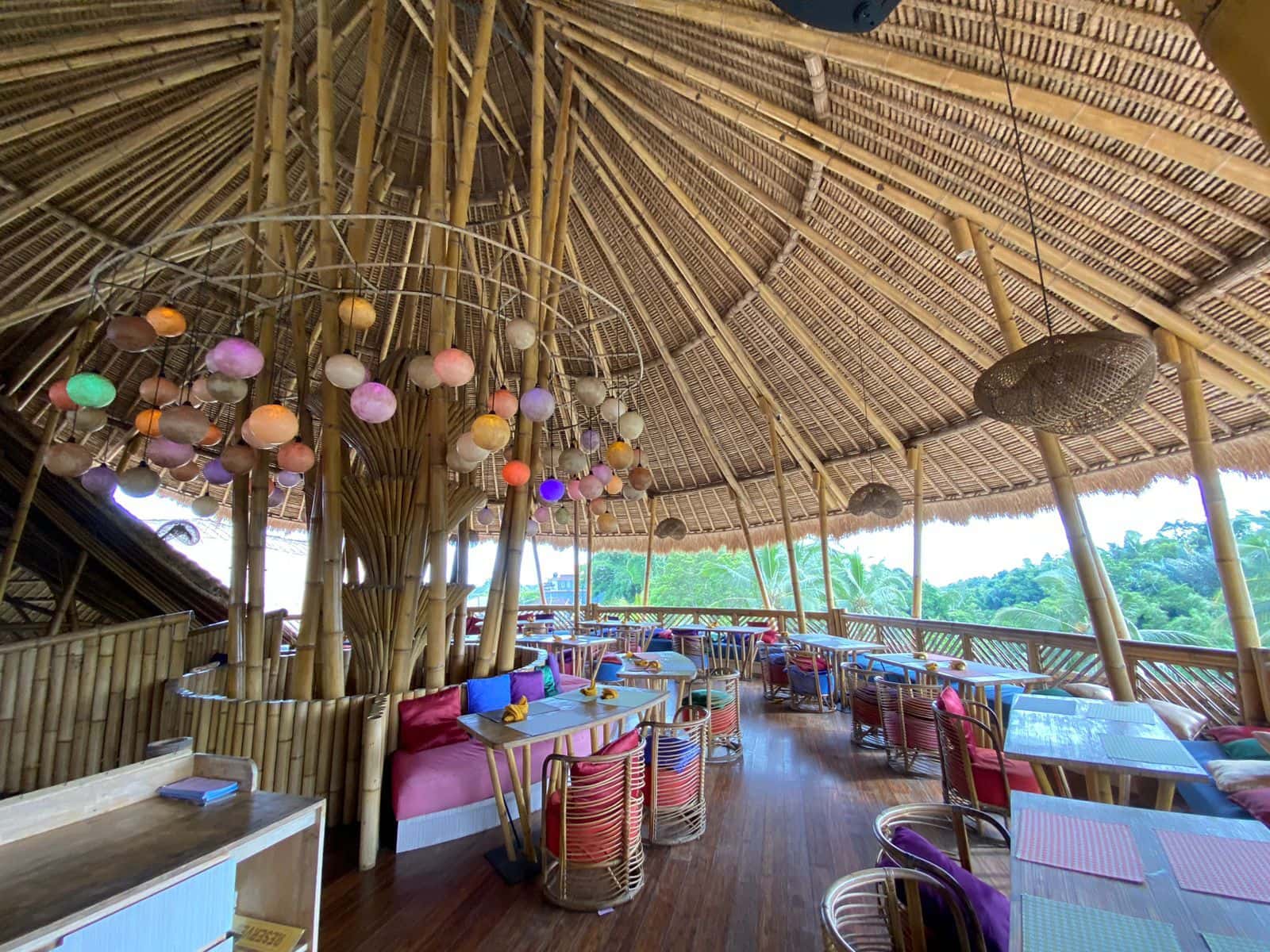 ร้าน เบเบ็ก เทบาซารี เรสเตอรองต์ ที่ ไรซ์ เทอเรซ เตกัลลาลัง3