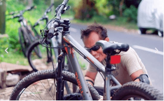 Green Hillside Cycling at Munduk Wilderness1