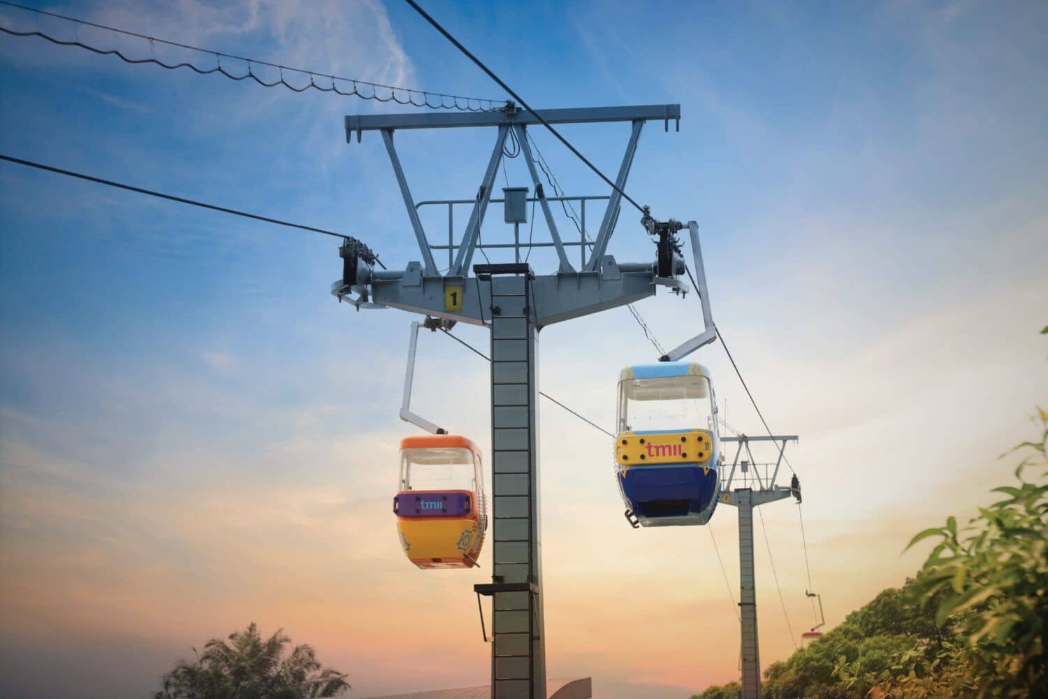 กระเช้าลอยฟ้าที่สวนสนุก Taman Mini Indonesia Indah