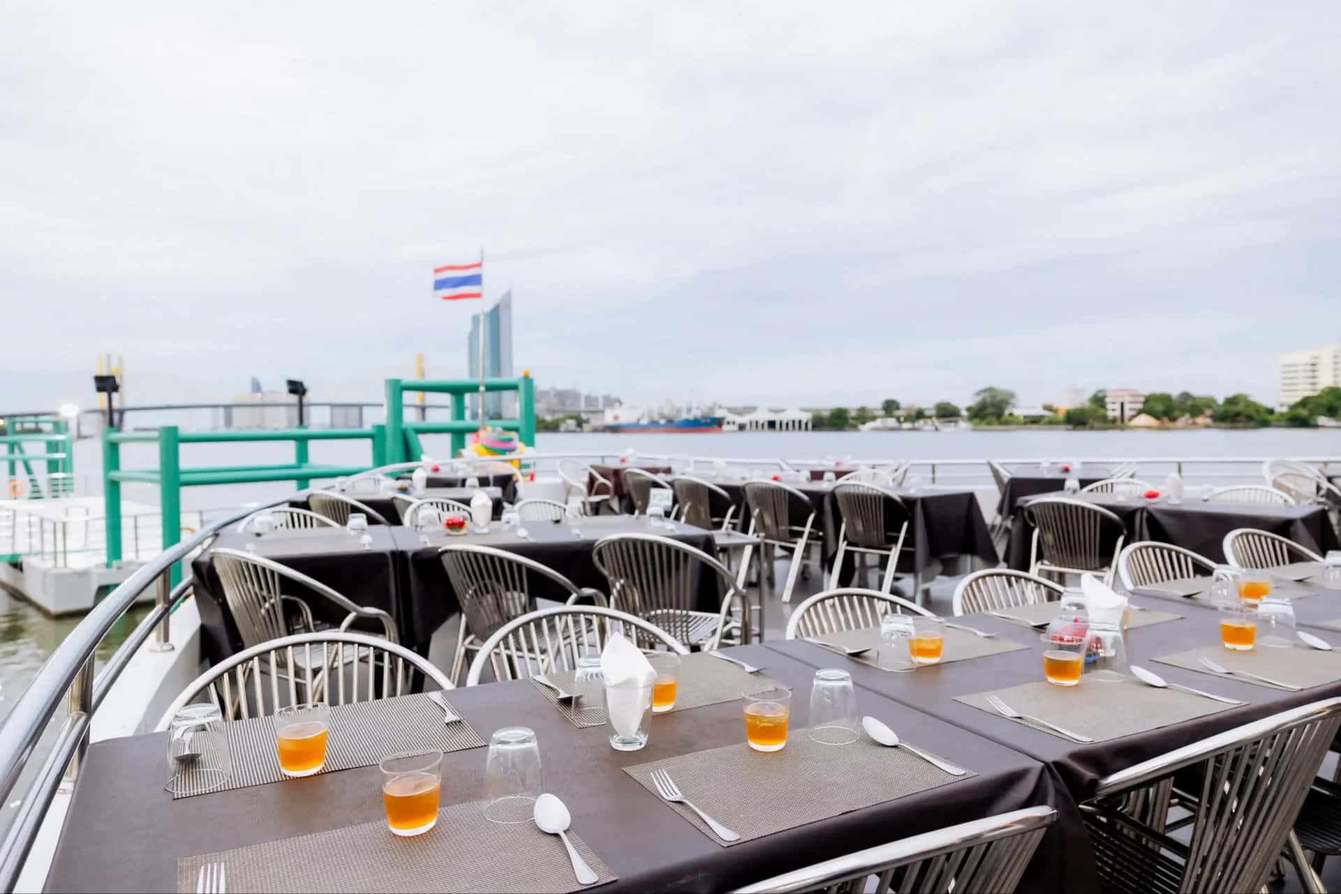 แพ็กเกจล่องเรือดินเนอร์ วีว่า อลังกา ครูซ (Viva Alangka Cruise)4