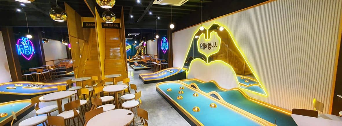 DE'8000 Mini Golf Café