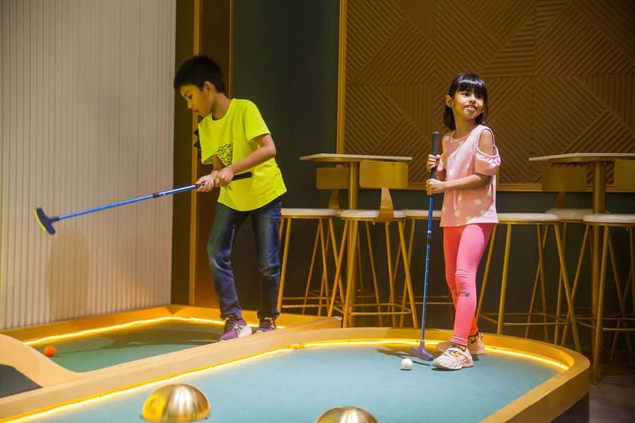 DE'8000 Mini Golf Café3