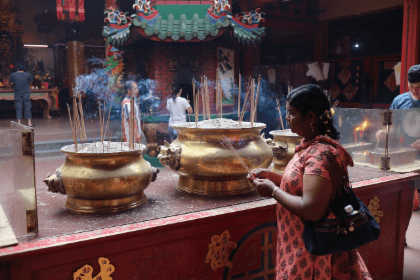 KL Chinatown: Treats and Michelin Eats & Kuan Di Temple Guided Tour3