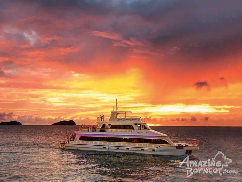 ล่องเรือดินเนอร์ชมพระอาทิตย์ตกกับ North Borneo Cruises