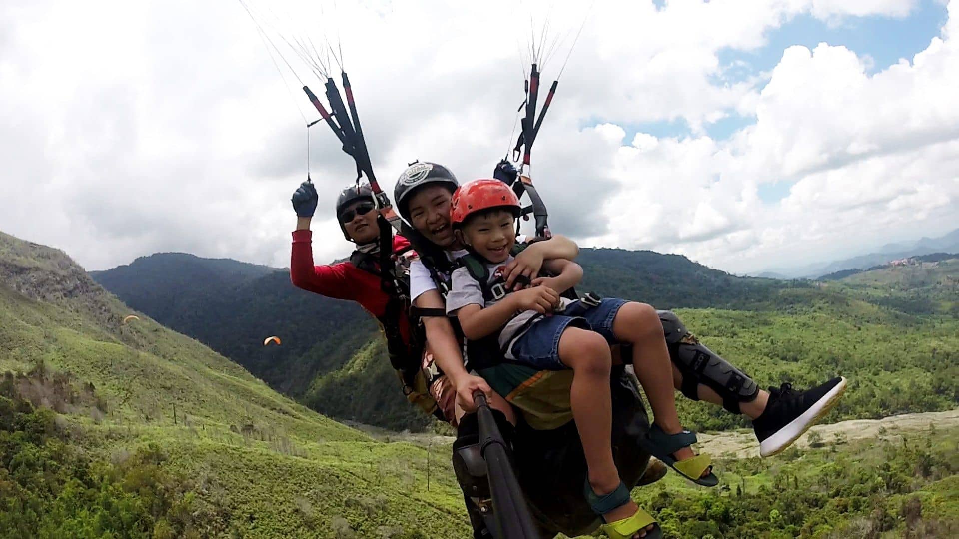 Sabah Kota Kinabalu: Borneo Paragliding Experience, Desa Dairy Farm and Big Fish Spa Experience