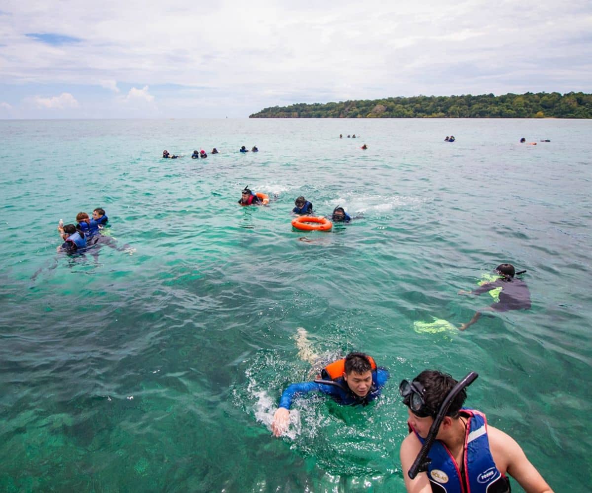 Survivor Island Jungle Trek & Snorkeling 1 Day Tour