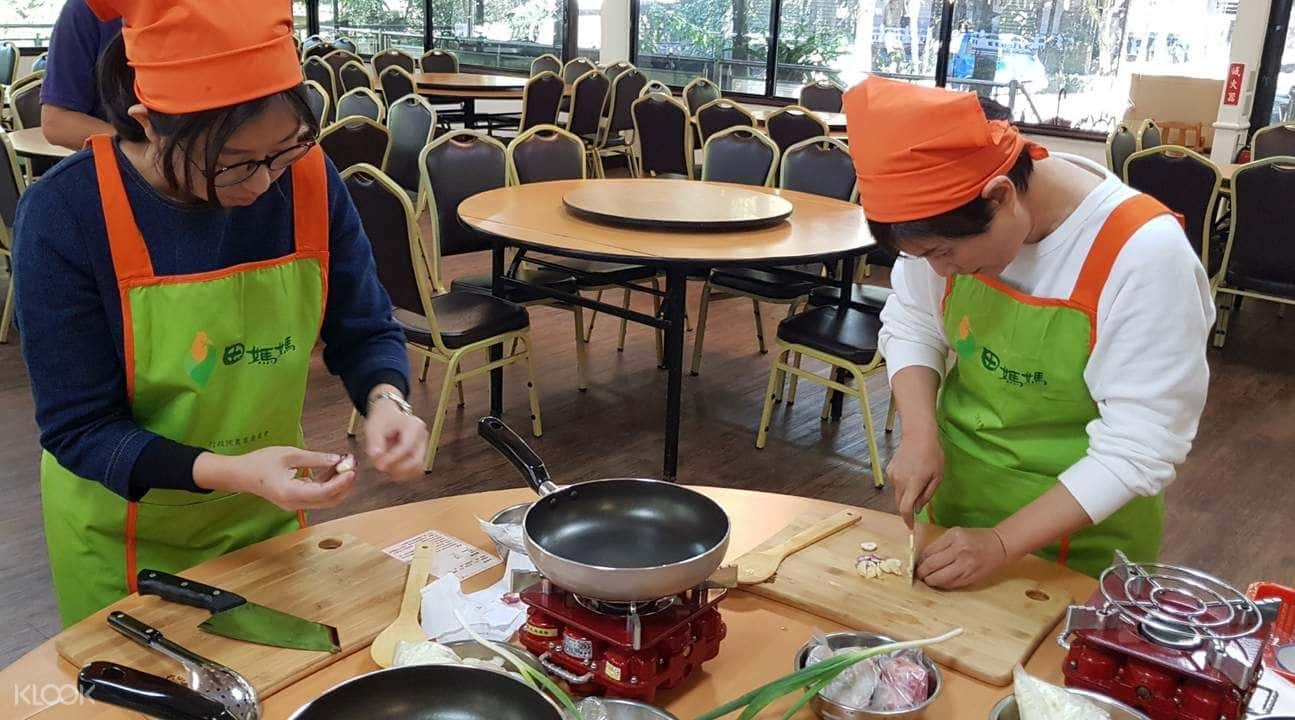 Cooking Class with Chinese Sturgeon Fish Farm Day Tour in Taipei3