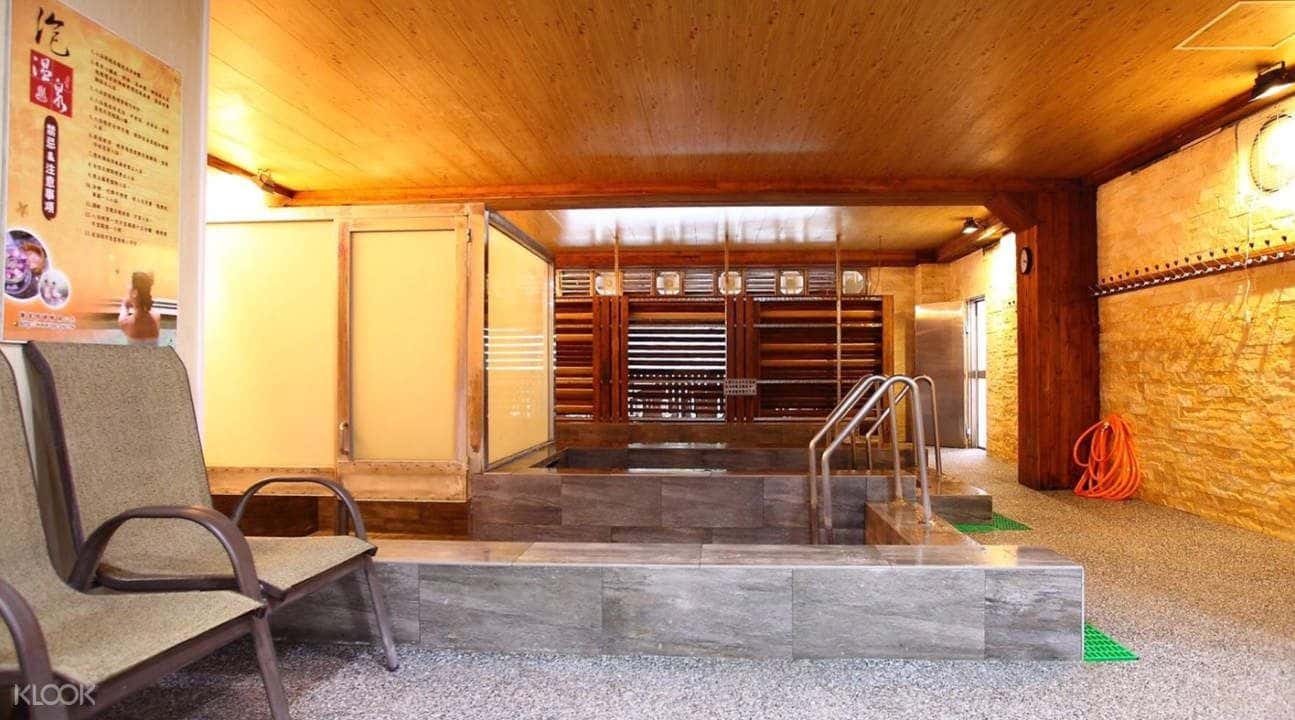 Dongfong Hot Spring Experience in Wulai1