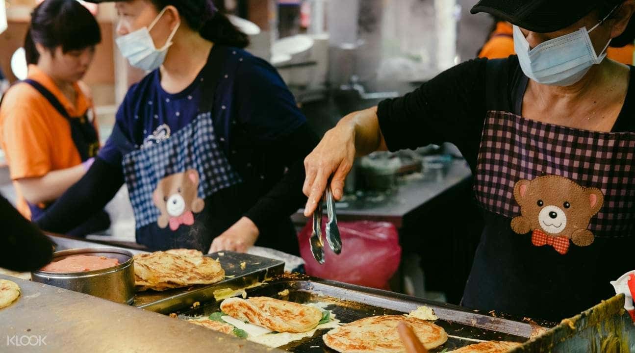 Food Walking Tour at Yongkang Street in Taipei4
