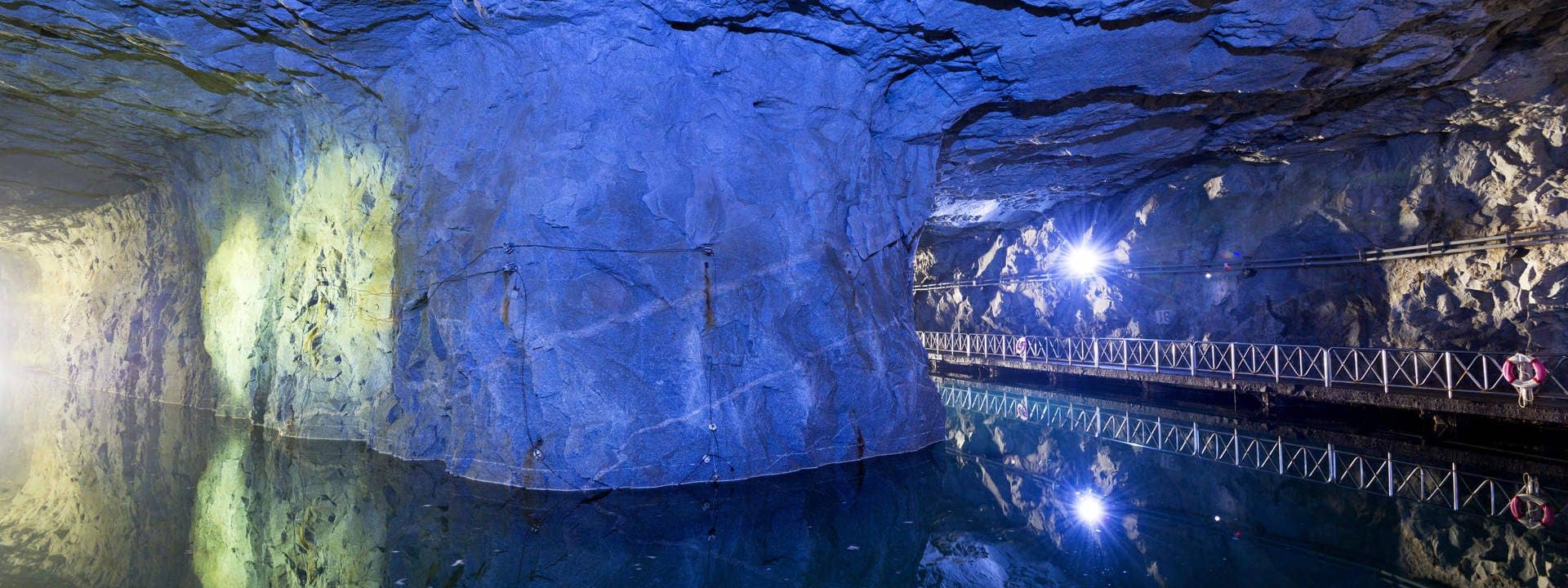 Jincheng Township Juguang Fort & Zhaishan Tunnel Day Tour