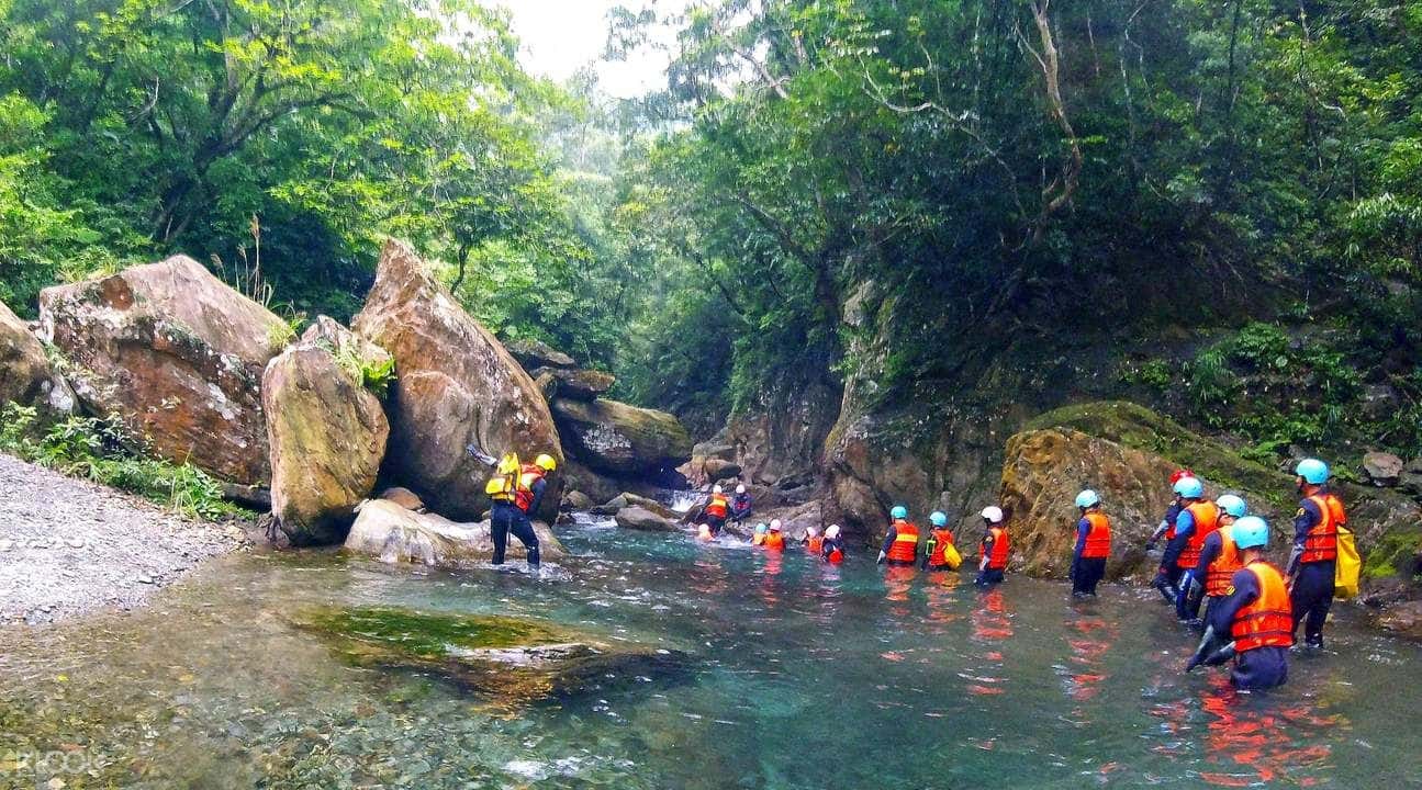 River Tracing and Rock Diving Experience at Jinyue Waterfall1