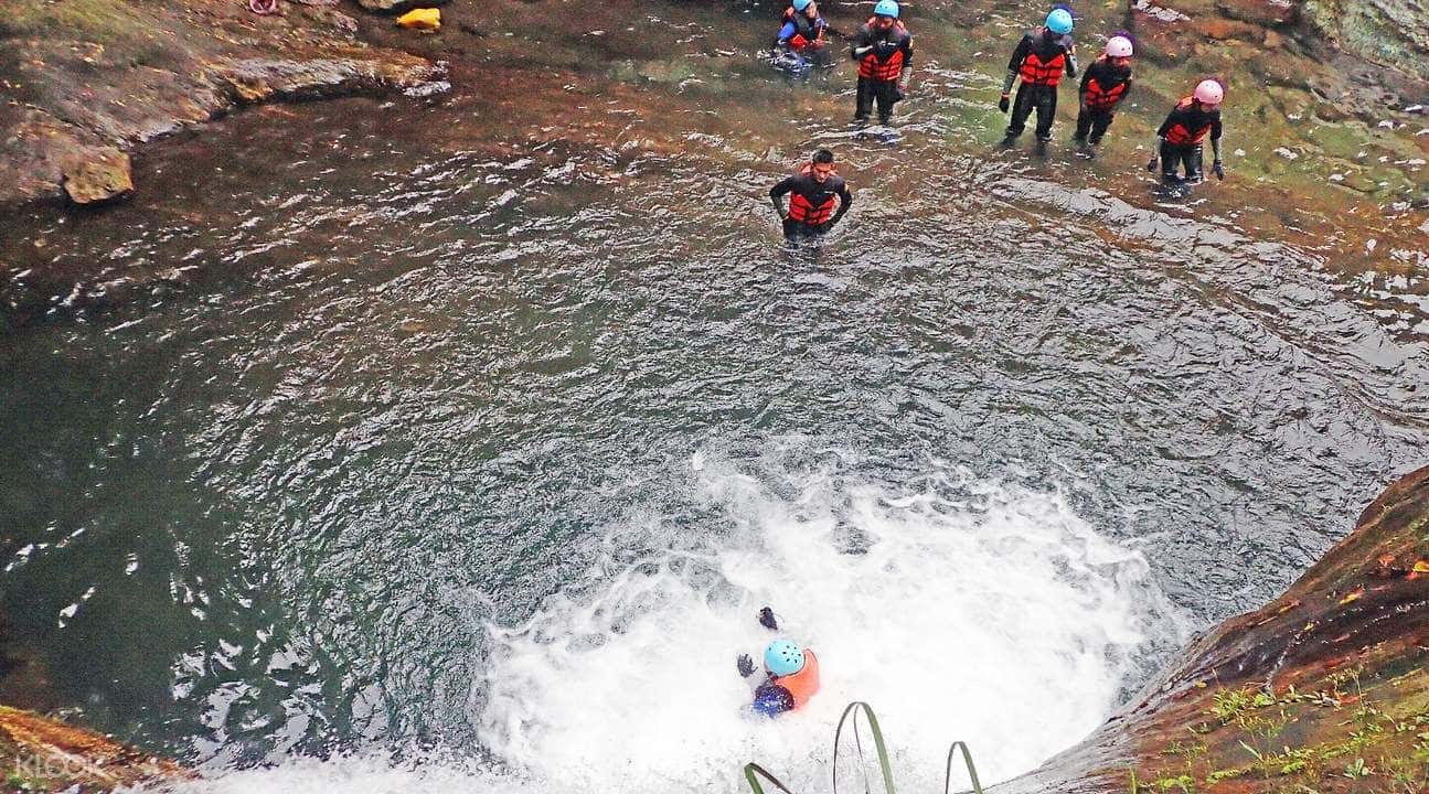 River Tracing and Rock Diving Experience at Jinyue Waterfall4