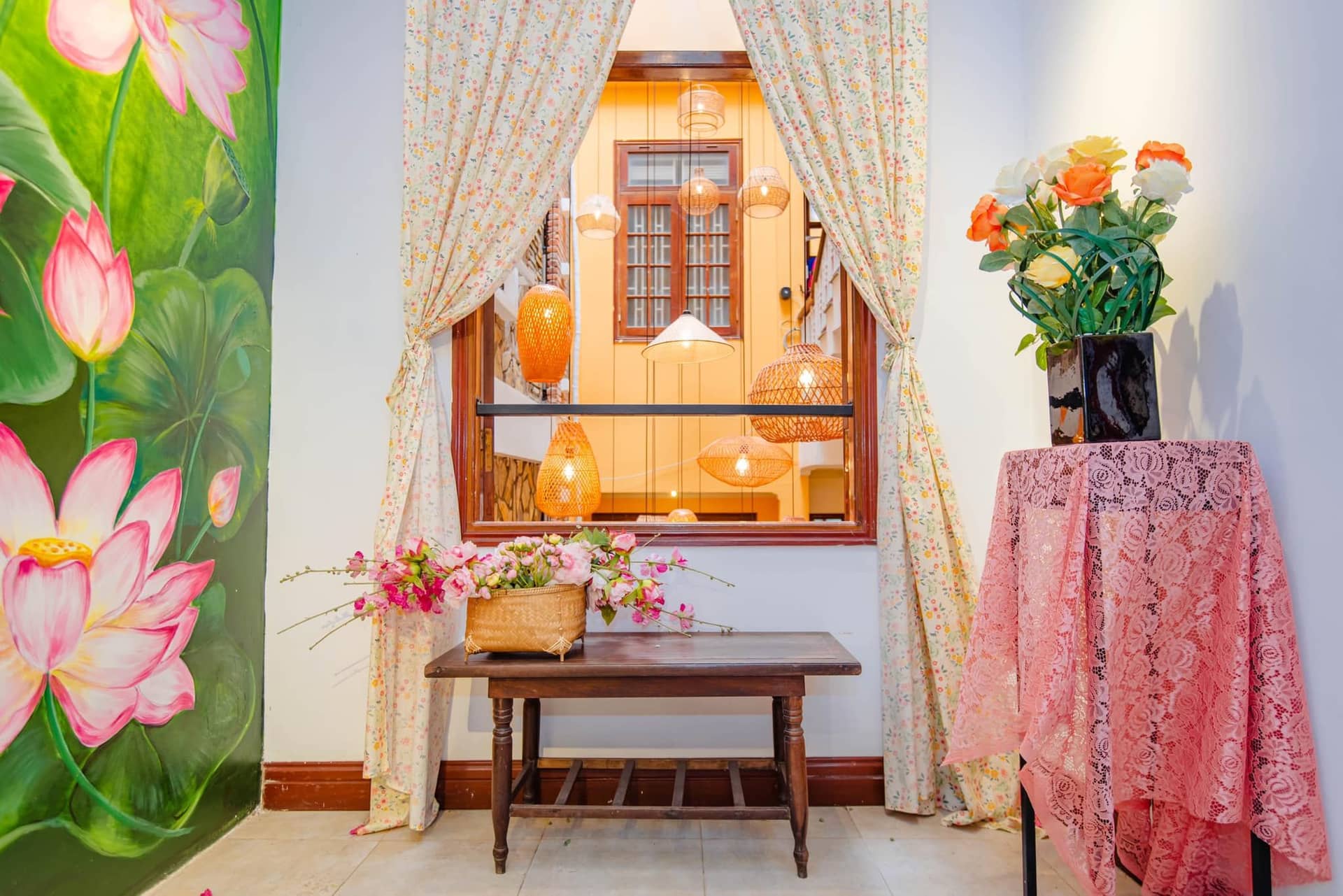 AO DAI Experience in Da Nang (rental + photo shot at the shop + enjoy banh mi and coffee 2,5 hours)