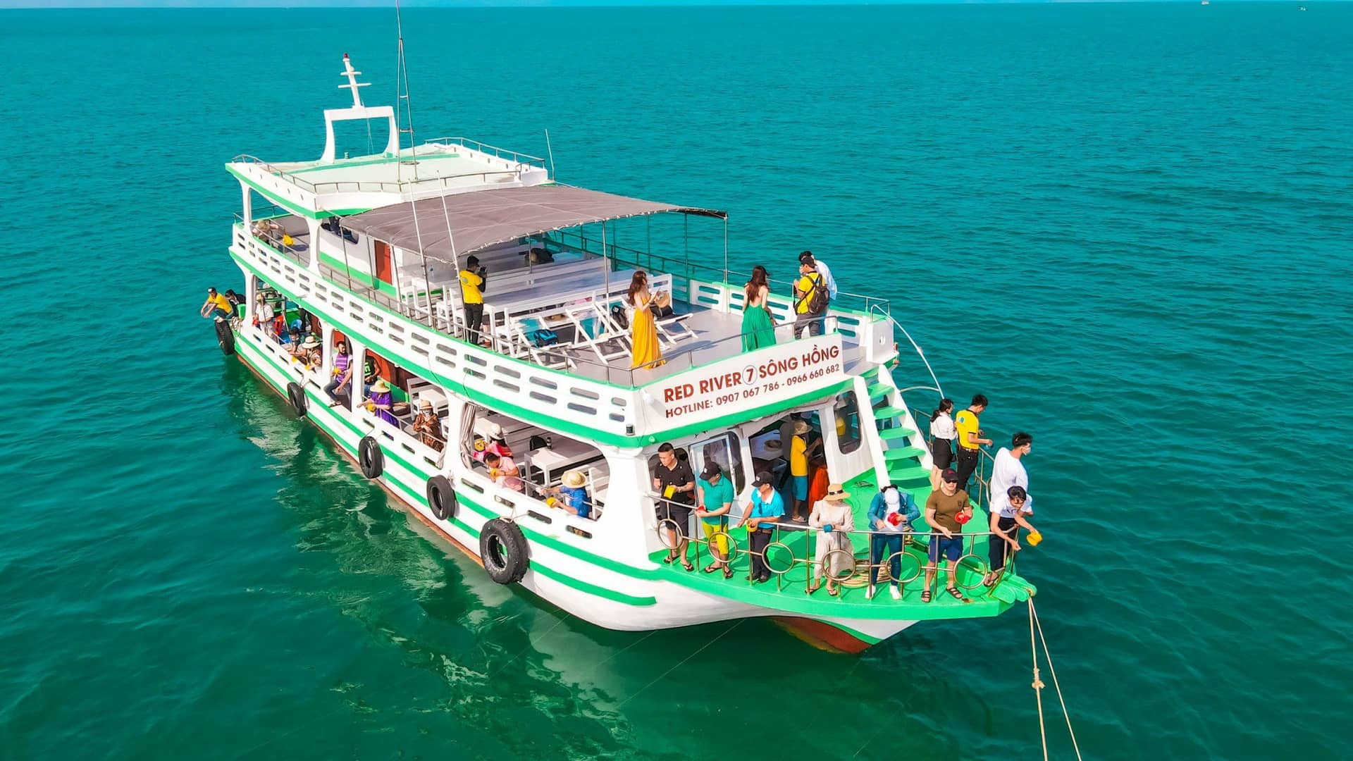 Discovery 3 Island by Boat
