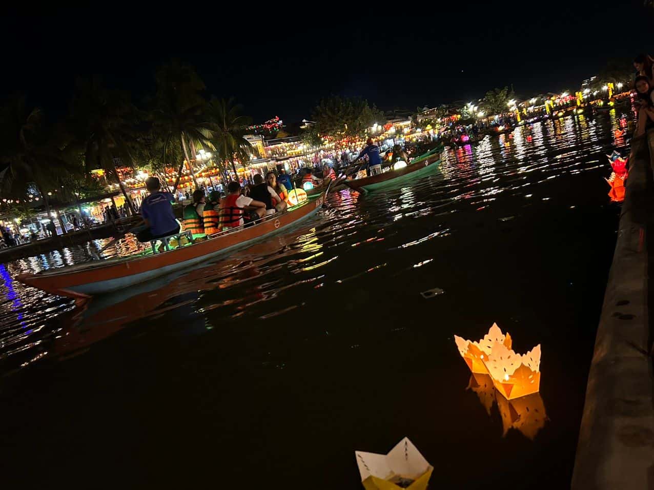 Experience Boat Ride and Lantern Release at Hoai river1