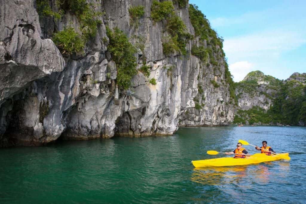 Halong Bay 2D1N Tour with Sapphire Cruise1