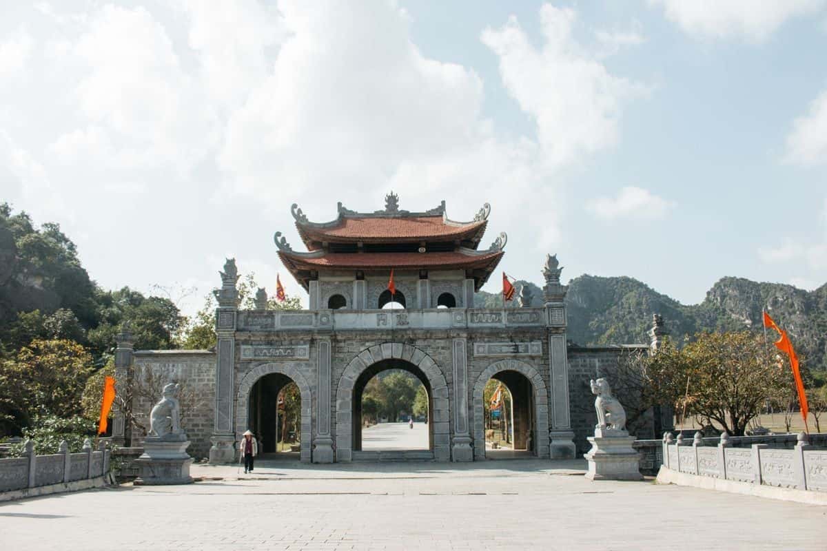 Hoa Lu - Tam Coc - Mua Cave Standard Tour1