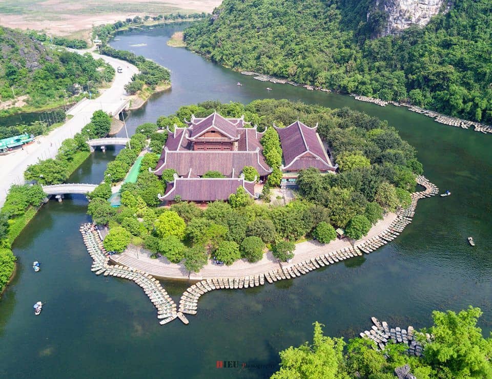 Hoa Lu - Trang An - Mua Cave Standard Tour