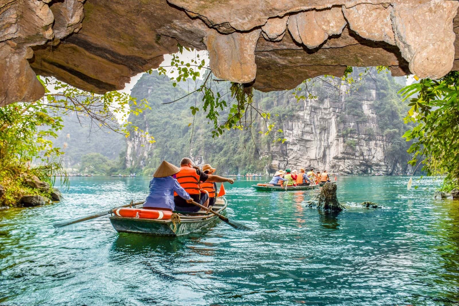 Hoa Lu - Trang An - Mua Cave Standard Tour2