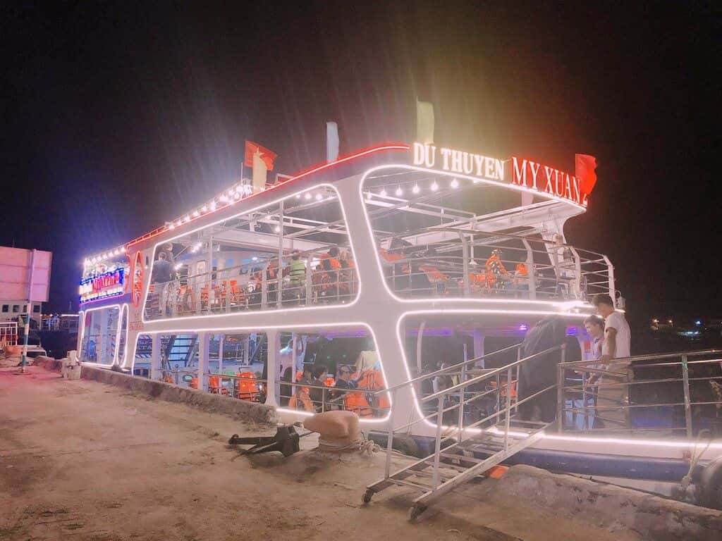 My Xuan Cruise on Han River by Night2