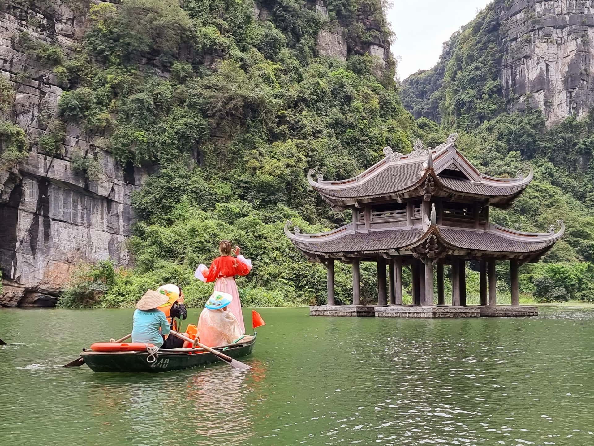 One Day Visit Bai Dinh Pagoda And Trang An Boat From Hanoi4