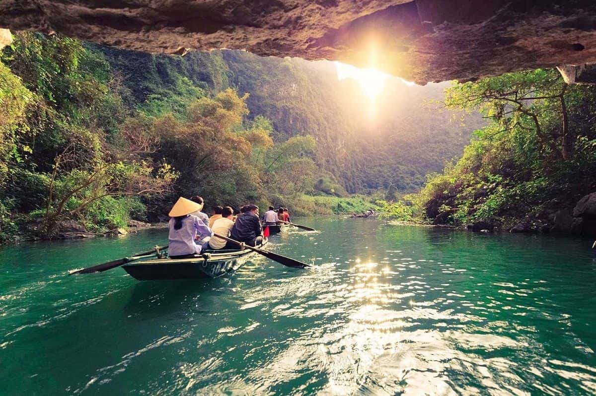 One Day Visit Bai Dinh Pagoda And Trang An Boat From Hanoi3