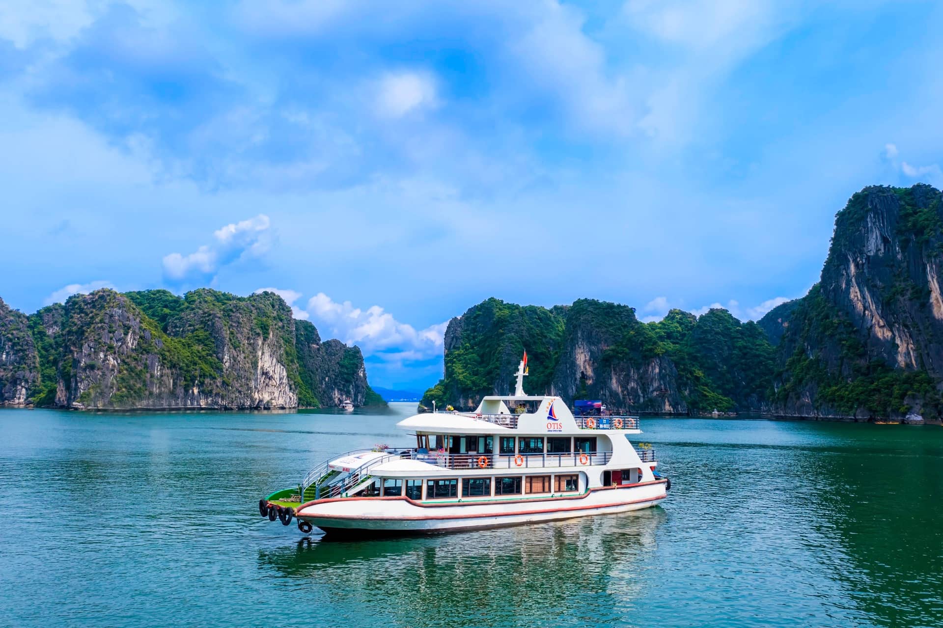 Premier Ha Long Bay Day Tour with 5 Stars Cruise