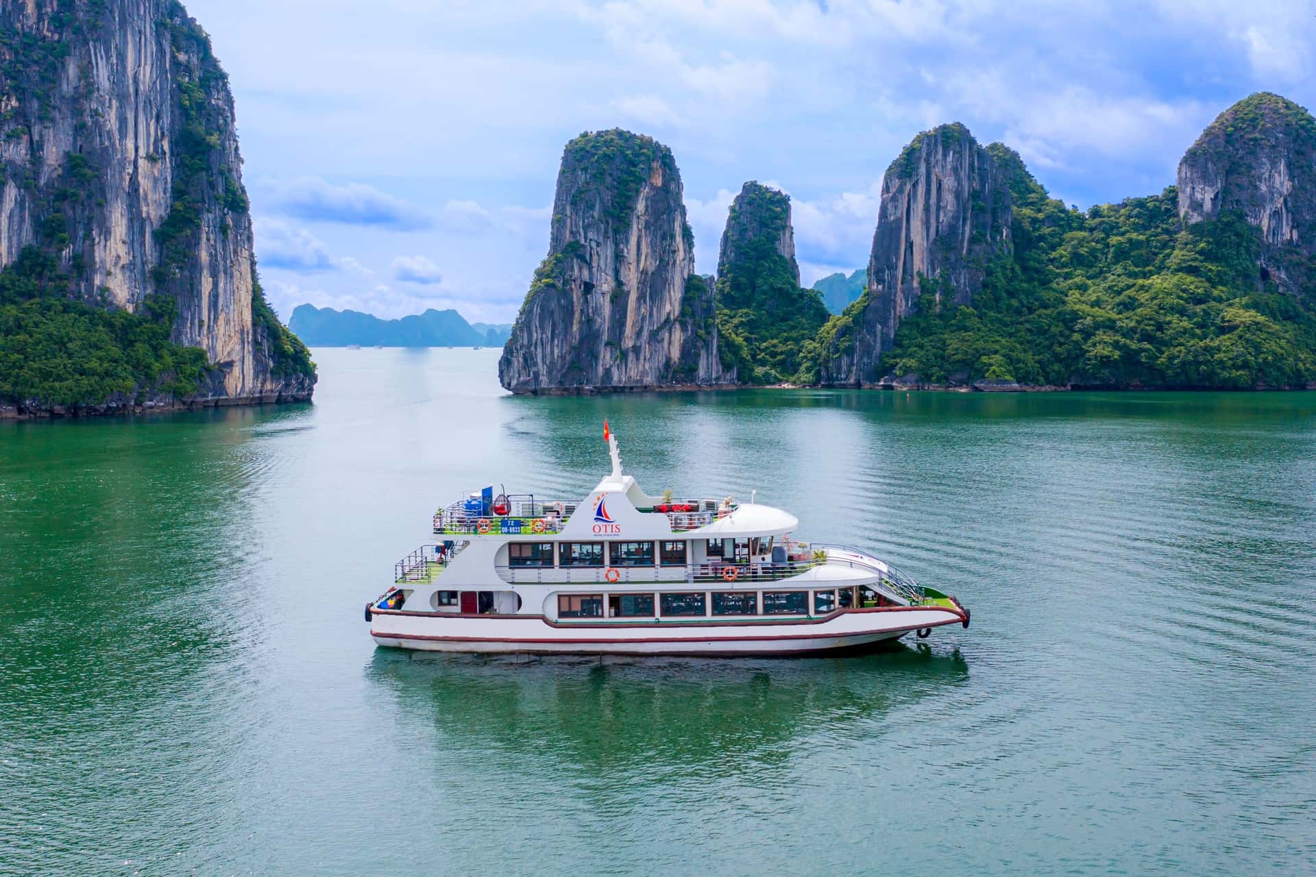 ทัวร์อ่าวฮาลองแบบพรีเมี่ยม 1 วัน พร้อมเรือสำราญมาตรฐาน3