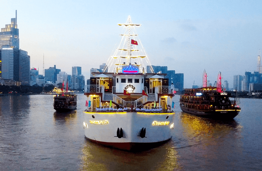 Saigon Evening Tour with WaterBus & Dinner Cruise by Motorbike1