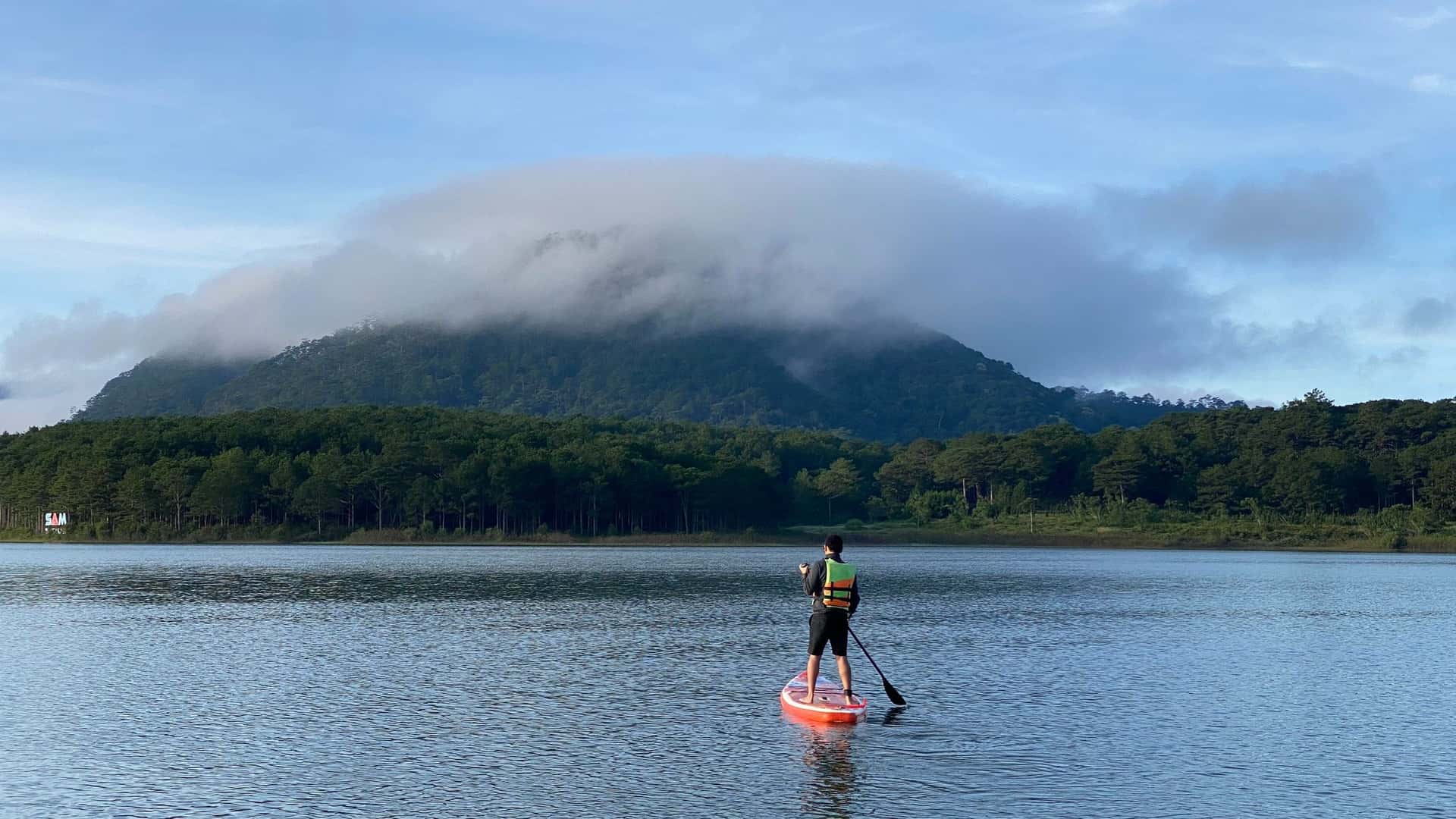 SUP/KAYAK Experience Tour at Tuyen Lam Lake2