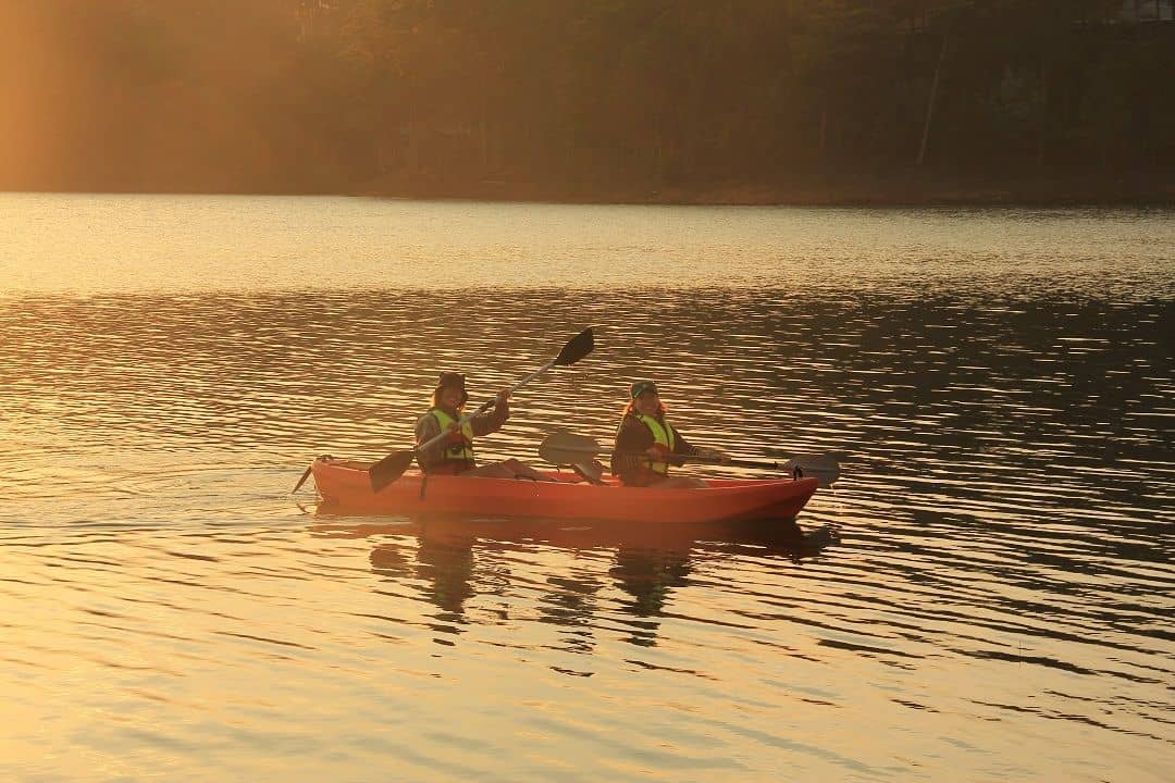Sup/Kayak Tour Enjoying Bbq At Tuyen Lam Lake