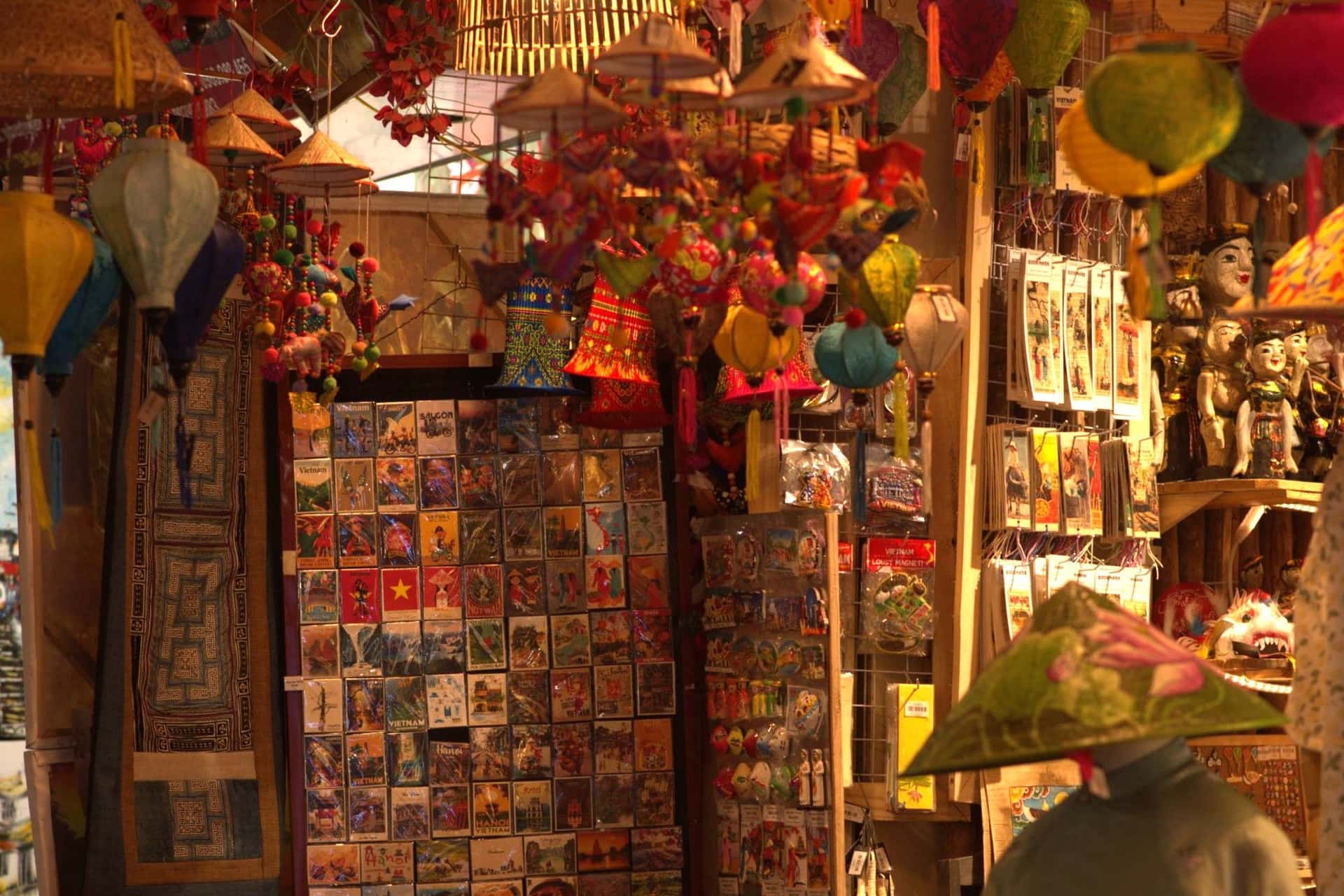 Weekend Hanoi Night Market & Street Food Tour3