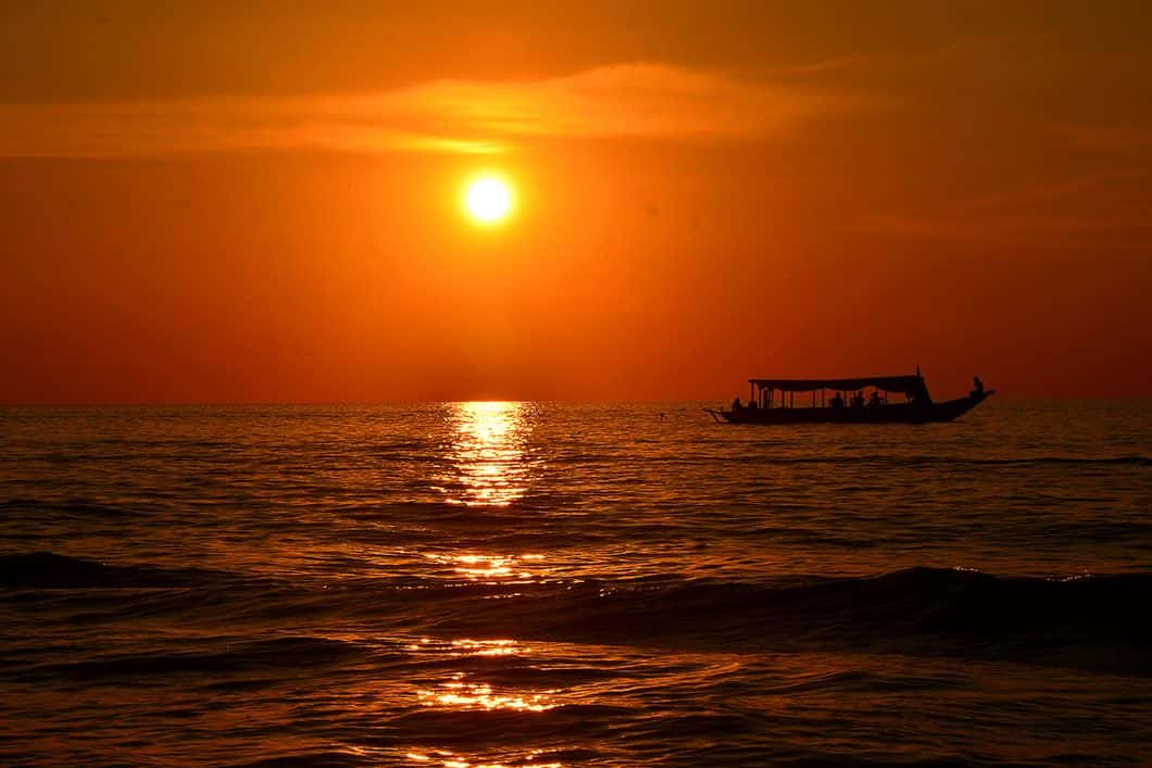 Half-day tour at Tonle Sap with Free local Foot Reflexology4