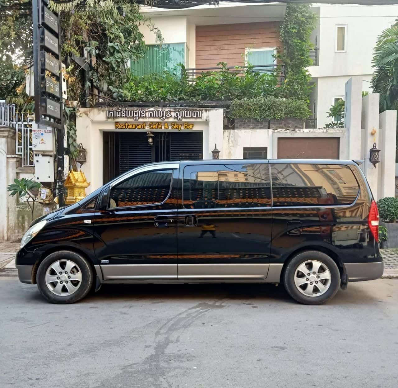 PRIVATE PHNOM PENH AIRPORT PICK UP AND TRANSFER3