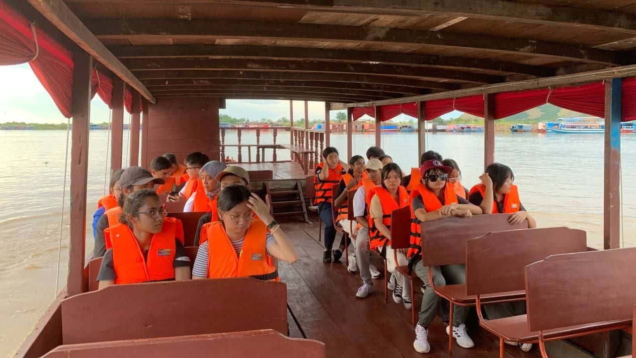 Tonle Sap half-day tour with free Hi-Tea at Shitamini hotel4
