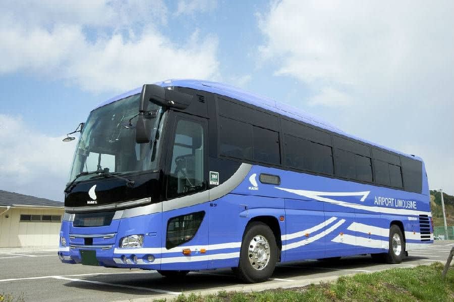 บริการรถบัสรับ - ส่ง รถบัสลีมูซีน สนามบินคันไซ