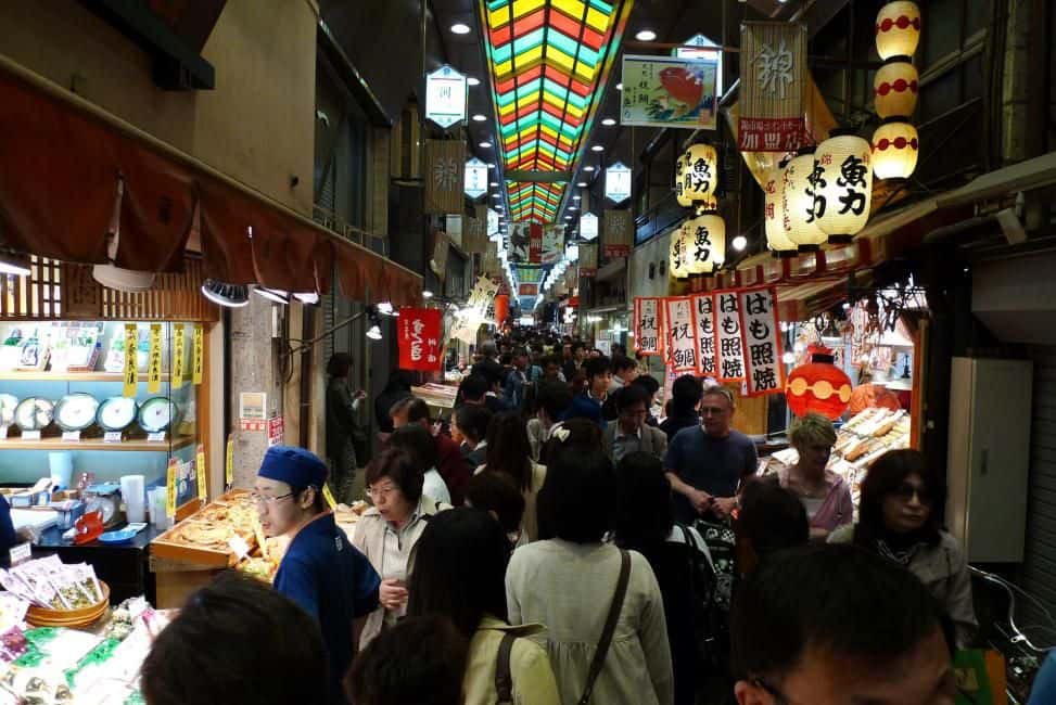 Kyoto Nishiki Market Food Tour1