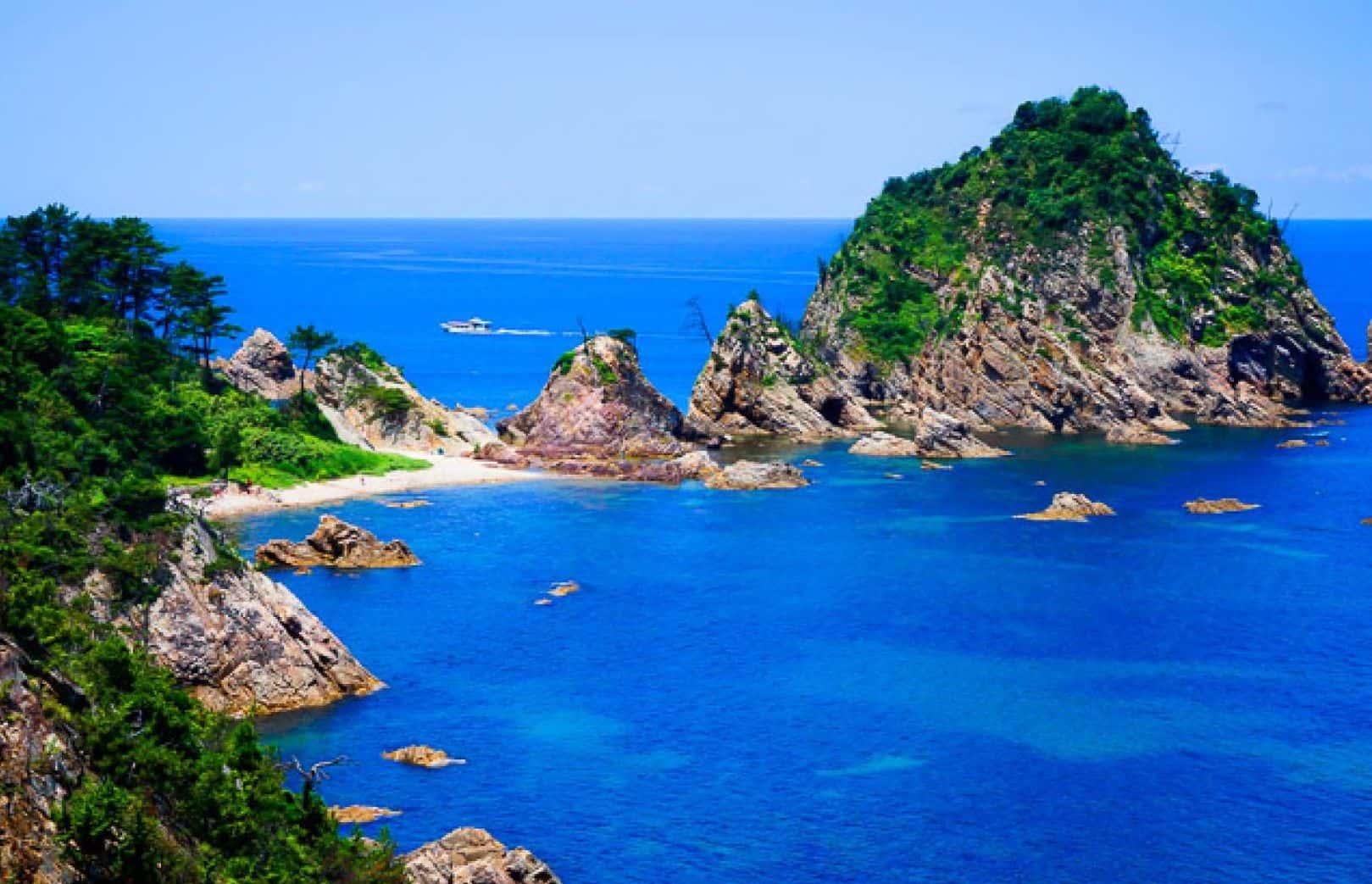 Uratomi Coast Cruise & Tottori Sand Dunes and Sand Museum Day Tour from Osaka1