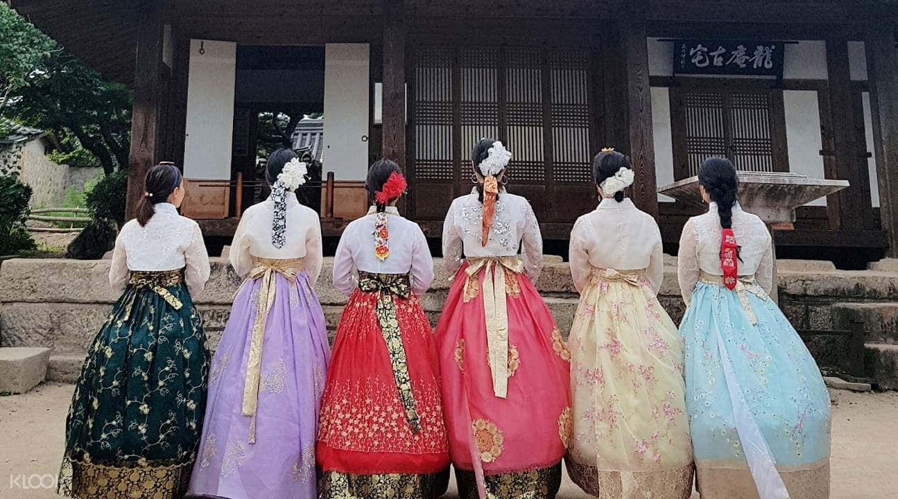 Gyeongju Cheomseongdae, Hanbok Wearing Experience, and Bulguksa Temple Day Trip4