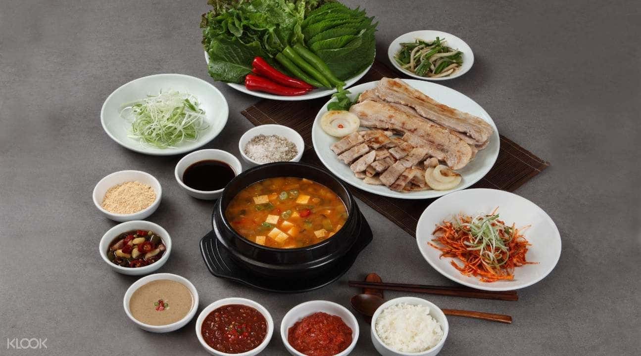 Han Style Traditional Korean Cooking and Hanbok Experience in Seoul2