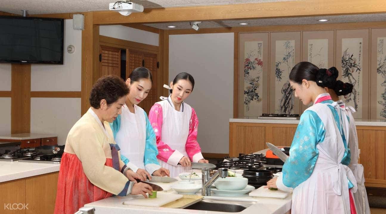 Han Style Traditional Korean Cooking and Hanbok Experience in Seoul1